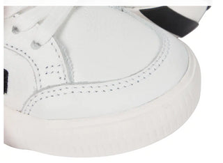 Off-White Vulcanized OGIA001F sneakers with laces