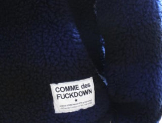 Comme des Fuckdown Giubbino in tessuto teddy con patch CDFU1750