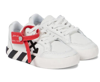 Off-White Vulcanized OGIA001F sneakers with laces