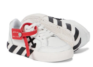 Off-White Vulcanized OGIA001F sneakers with laces